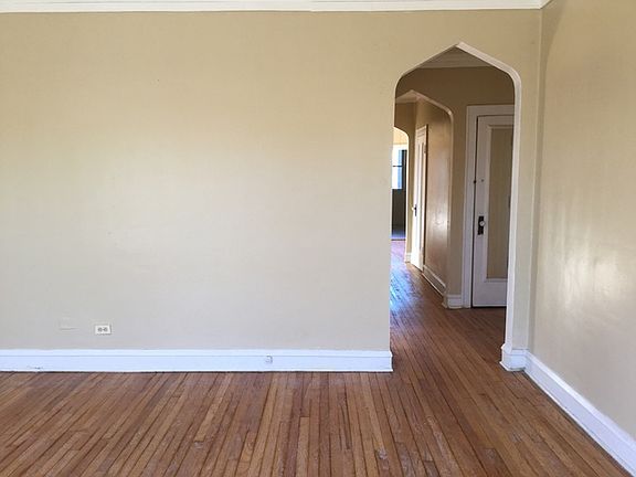 4th image of 8618 S Ingleside Ave #3S