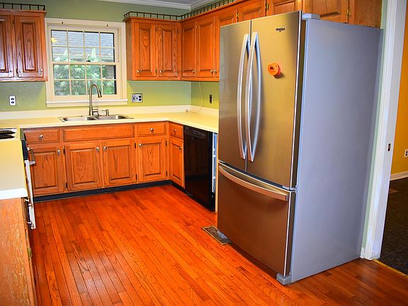 3rd image of 25 Woodscreek Dr