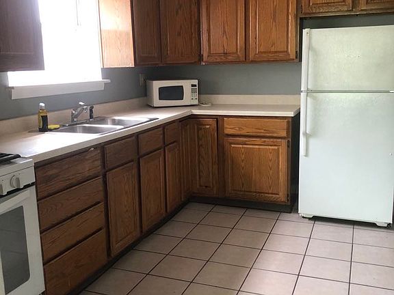 3rd image of 1614 Oak Park Ave #2
