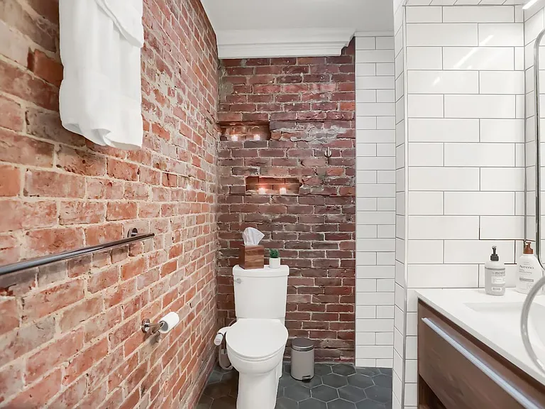 254 N Allegheny St — Photo 26