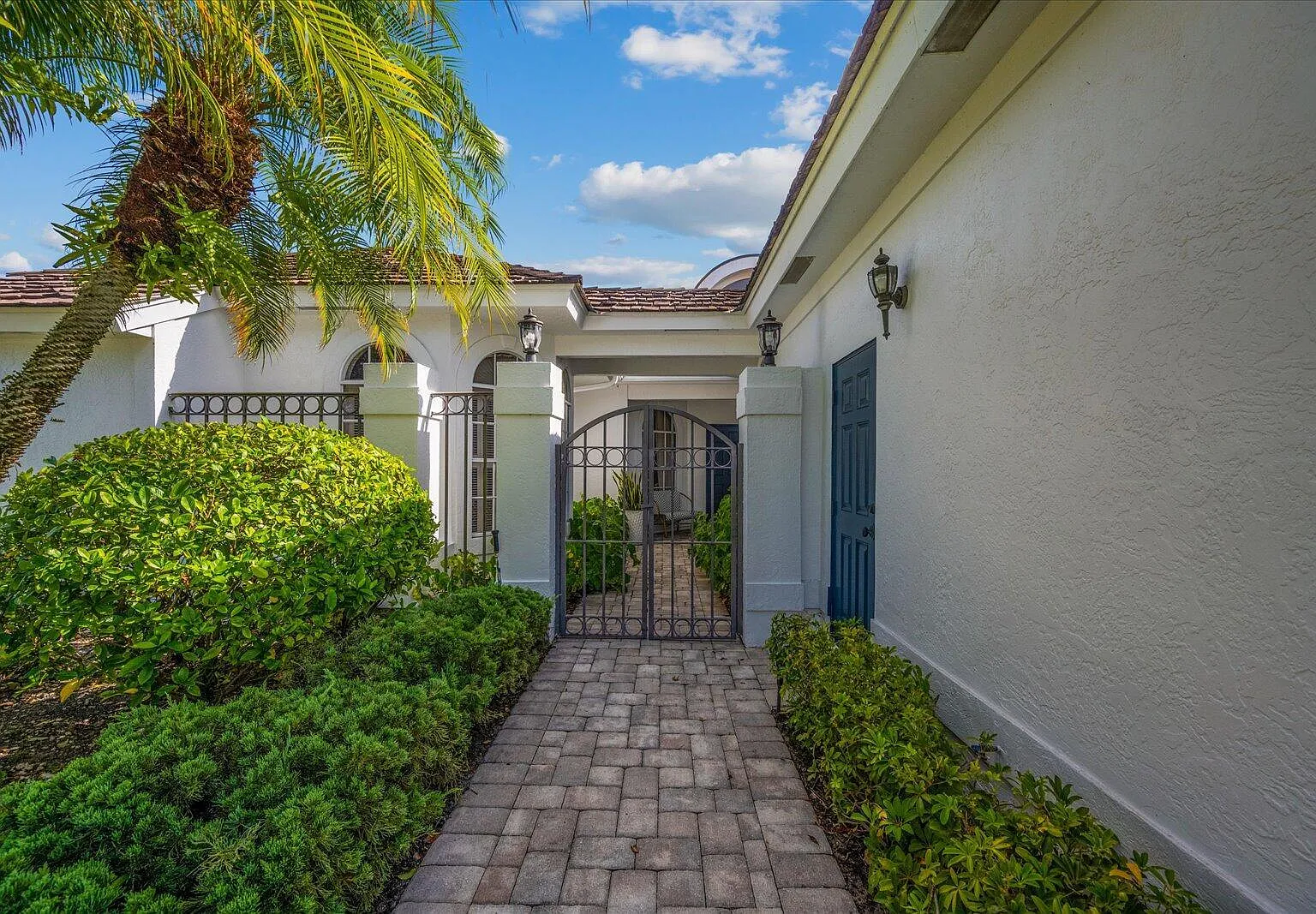 3 bed, 3.5 bath, 1929 sqft, $17,500 — Photo 3