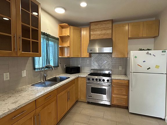 4th image of 15855 Alwood St #B