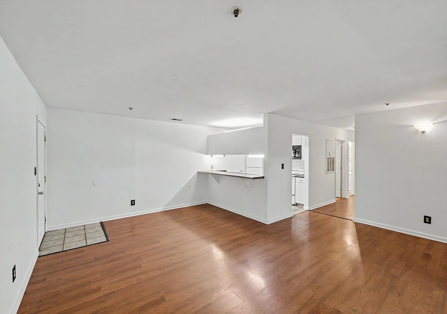 Spacious 4-Bedroom Condo Across from UNC Charlotte! — Photo 2