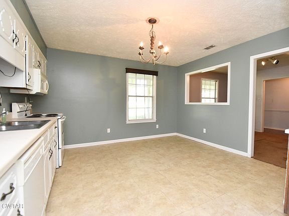 4th image of 25 Meadowood Dr
