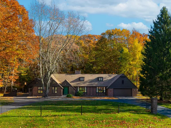 4000 Braeburn Dr, Muskegon, MI 49441