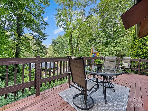 4th image of 44 Hodges Dr