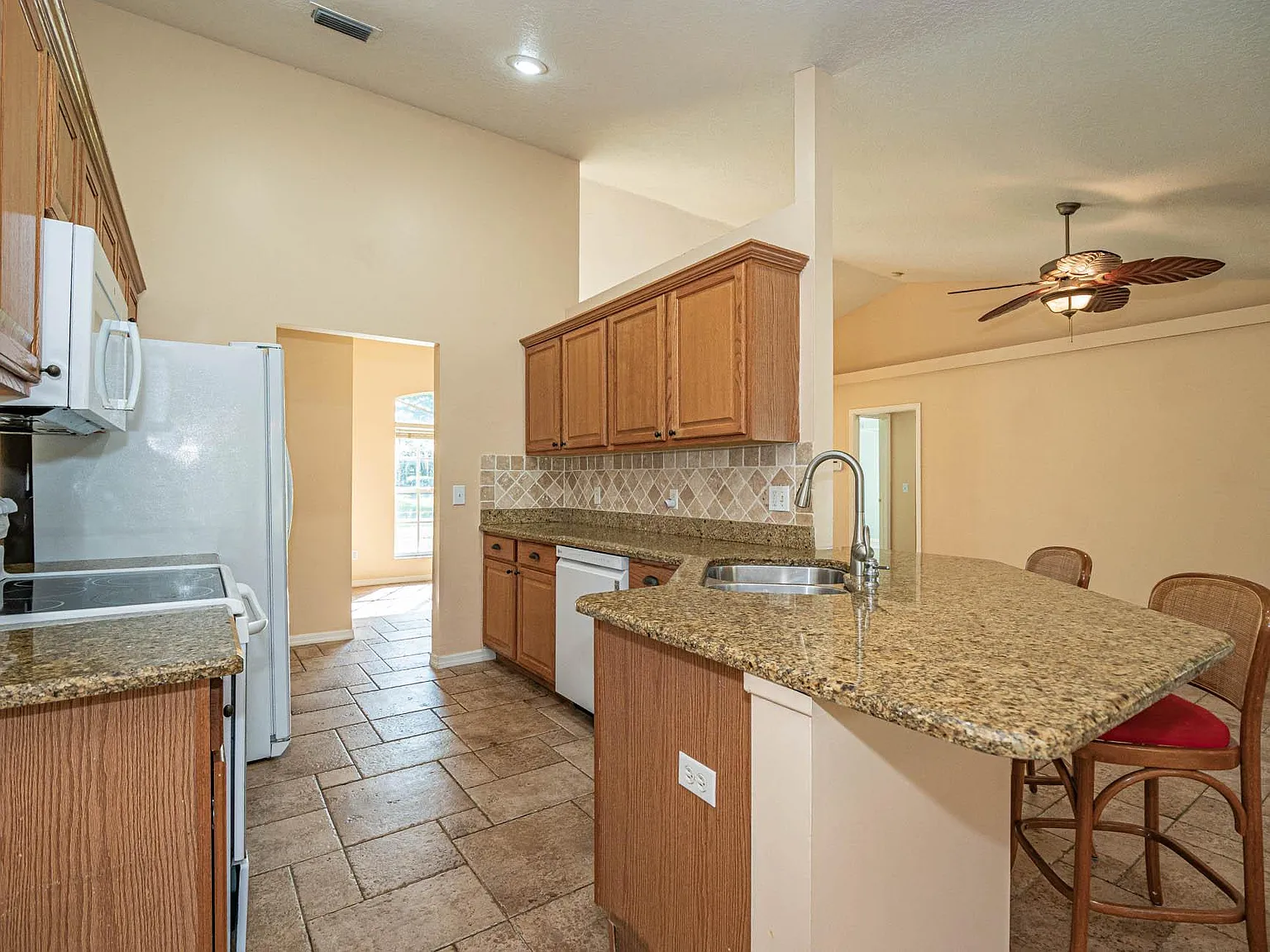 3 bed, 1604 sqft, $2,600 — Photo 3