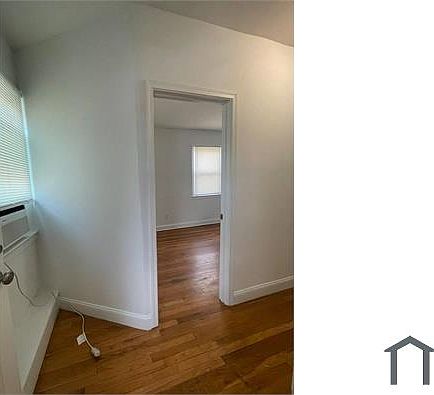 5th image of 121 19th St NE APT 4