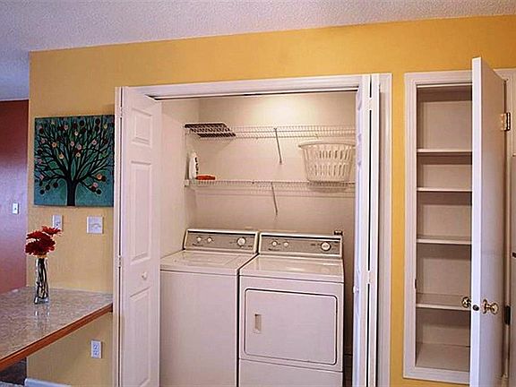 5th image of 1040 Duchess Dr Unit 9
