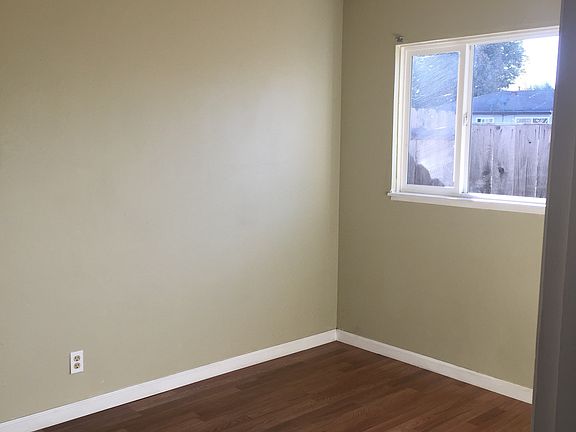 4th image of 23046 Ida Ln
