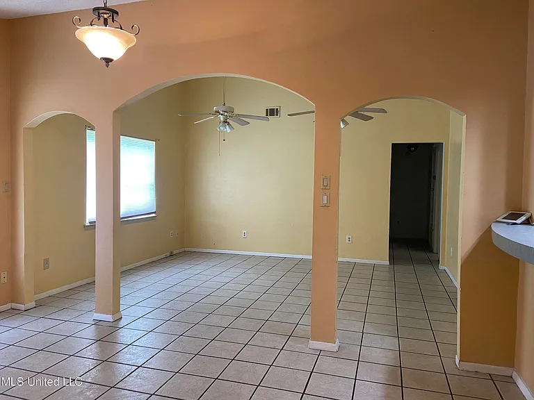 4908 Fairwood Dr — Photo 15