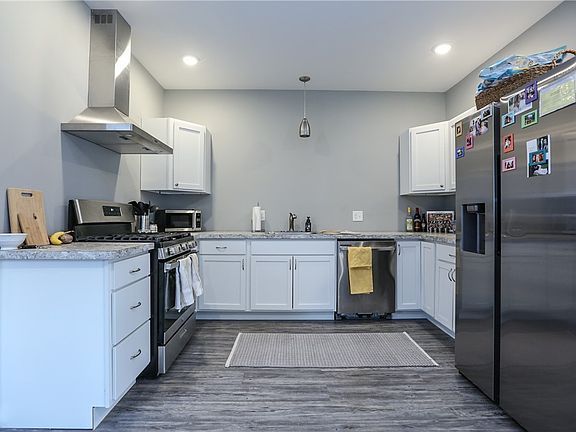 5th image of 36 Tracy St