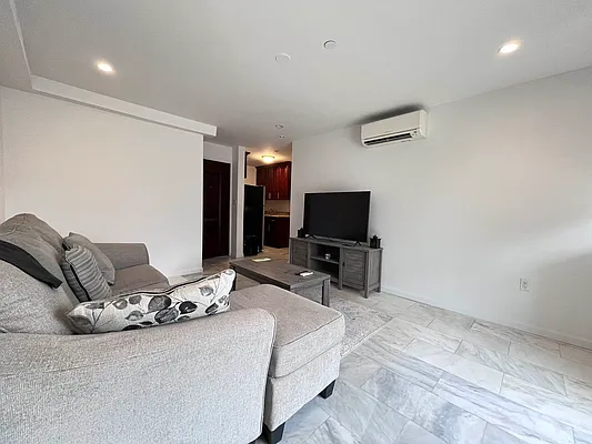 Rented by Modern Spaces | media 10