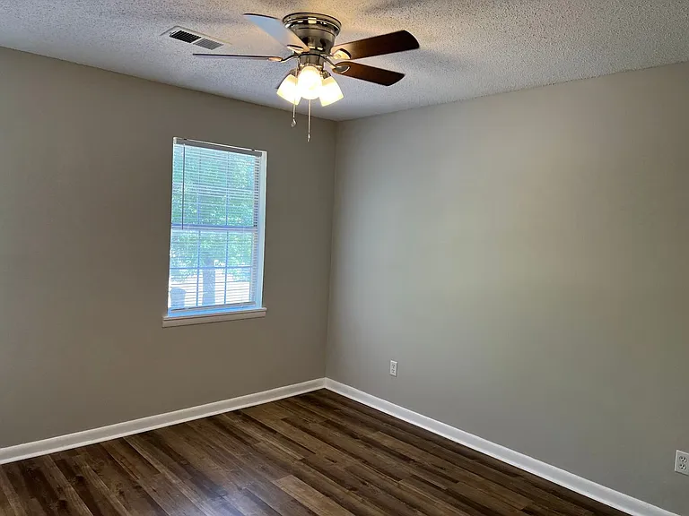 1117 Magnolia St SE — Photo 3