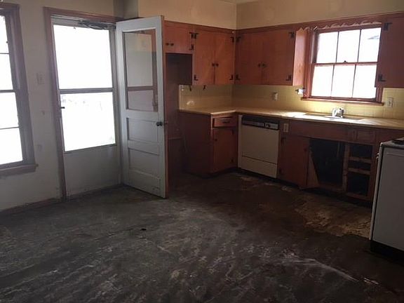 4th image of 309 S Lois Ln