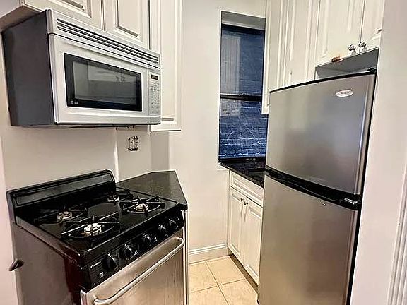 5th image of 226 E 26th St #2T