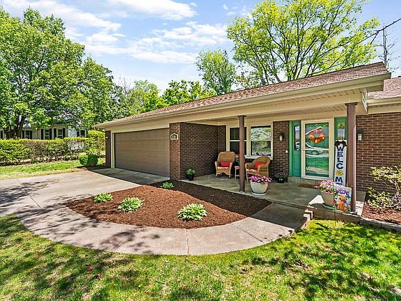 3rd image of 1206 Hilldale Cir