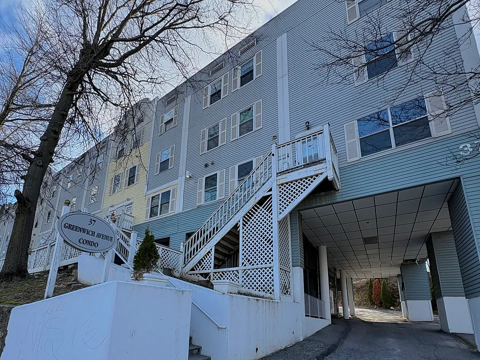 37 Greenwich Ave #2-1