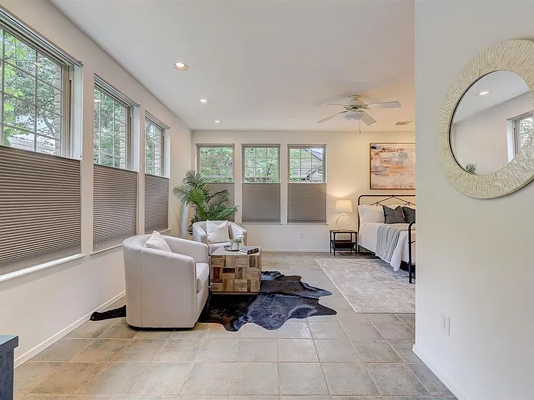 805 Leonard St — Photo 11