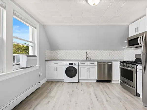 104 Oak Street image 8 of 17