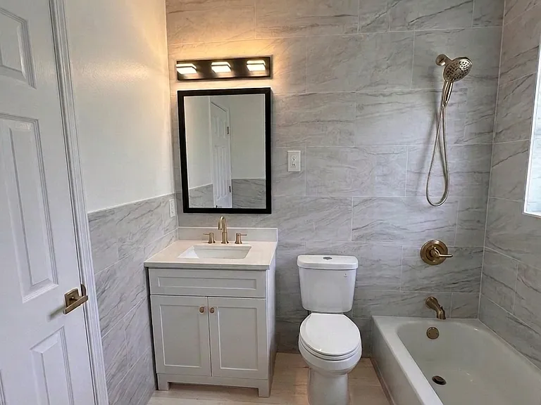 1149 N Evergreen St — Photo 3