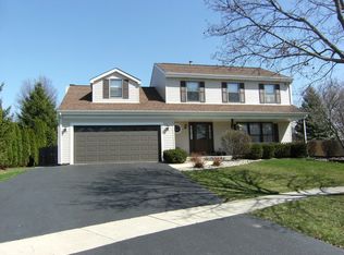 8425 Stephen Ct, Woodridge, IL 60517
