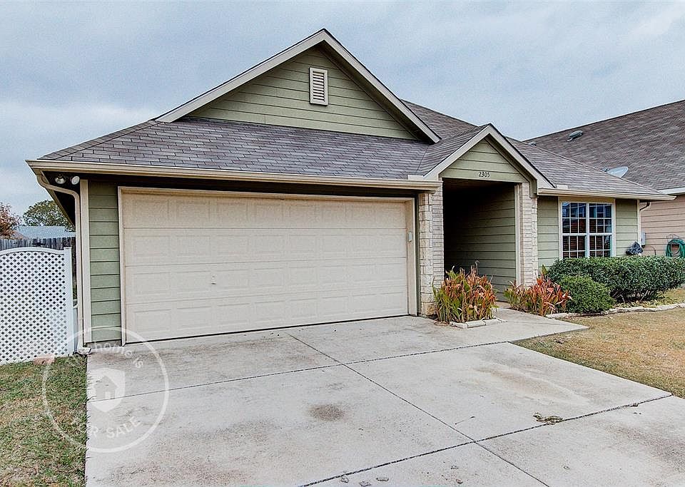 1st image of 2305 Arrowhead Dr