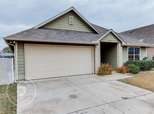 2305 Arrowhead Dr, Denton, TX 76207