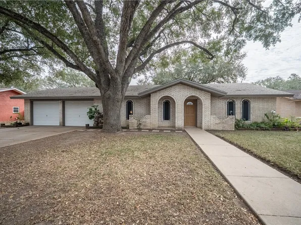 1104 Live Oak Dr, Alice, TX 78332