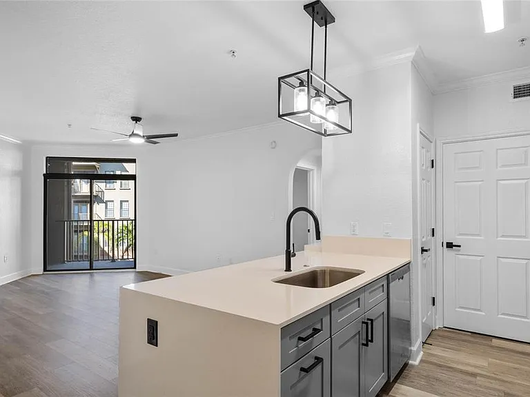 911 N Orange Ave #309 — Photo 5