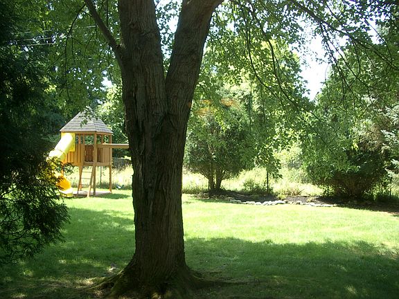 2nd image of 8421 Bridletree Way