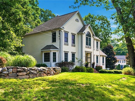 2nd image of 6 Cathedral Ct