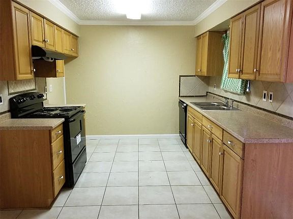 3rd image of 1505 La Fonda Dr