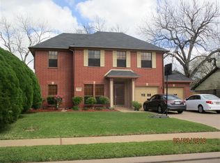 110 Sandalwood Dr, Lake Jackson, TX 77566