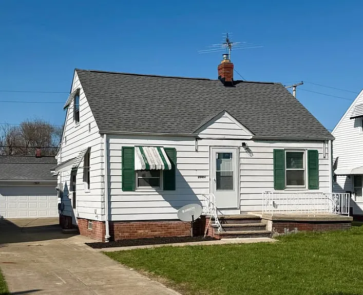 20451 Morris Ave — Photo 5