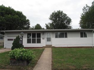 375 Versailles Dr, Florissant, MO 63031
