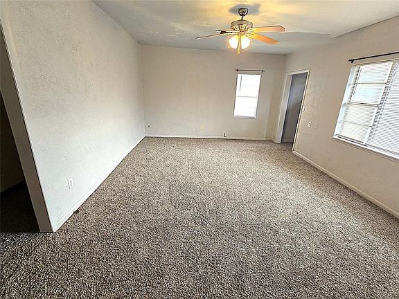 4th image of 502 W 4th St