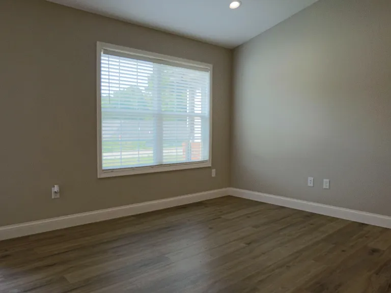 249 Oak Grove Cir — Photo 4