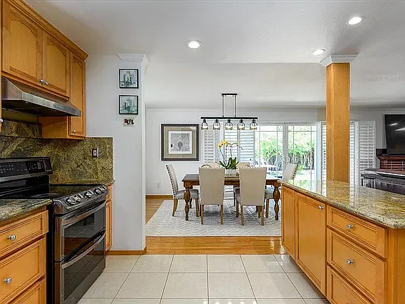 1027 Edmonds Ct — Photo 17