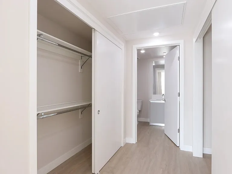 4660 Melrose — Photo 32