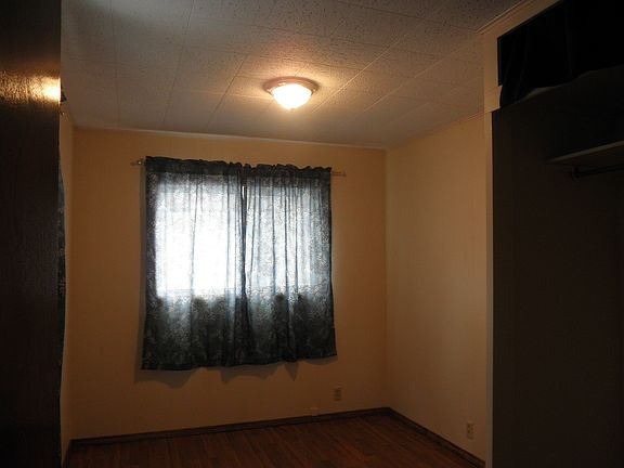 3rd image of 871 Kellogg St