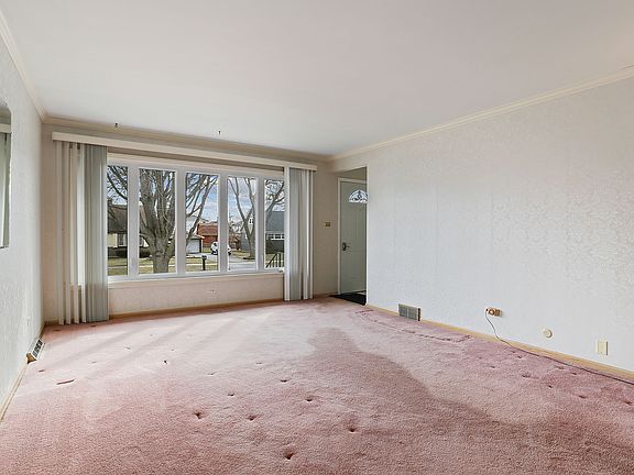 3rd image of 9012 McVicker Ave