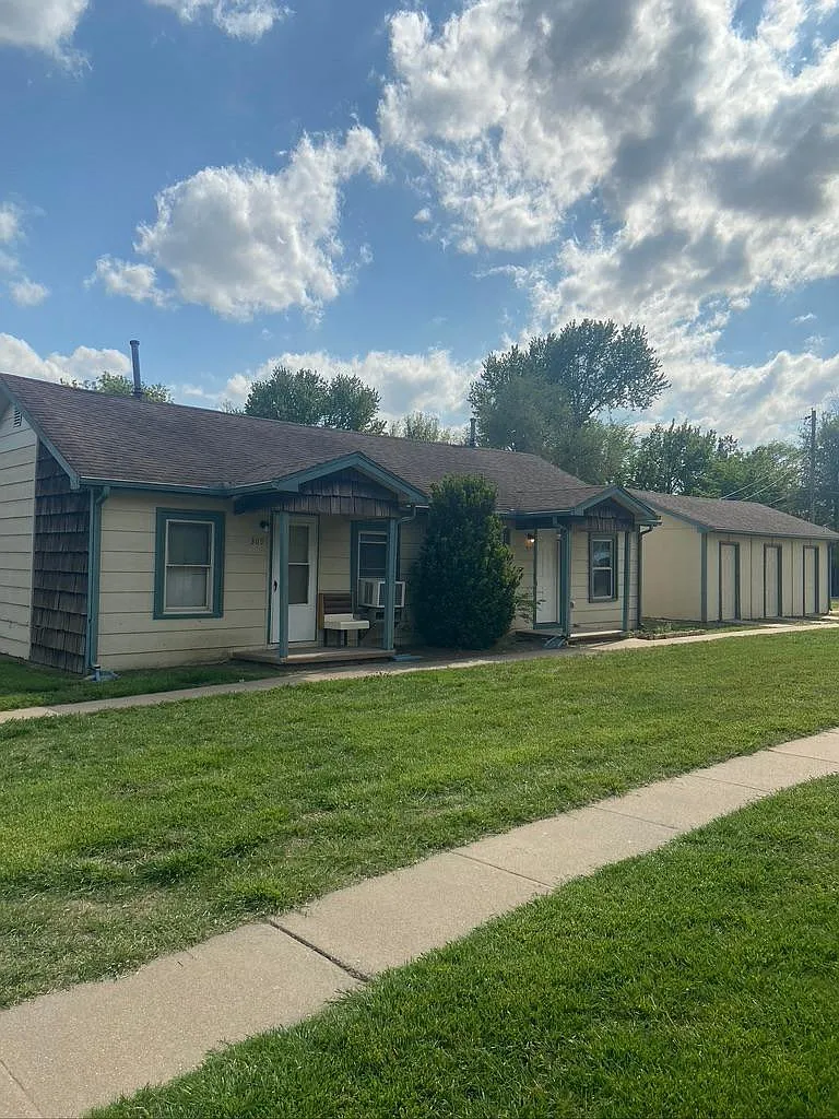 309 S Mccomas Street — Photo 1