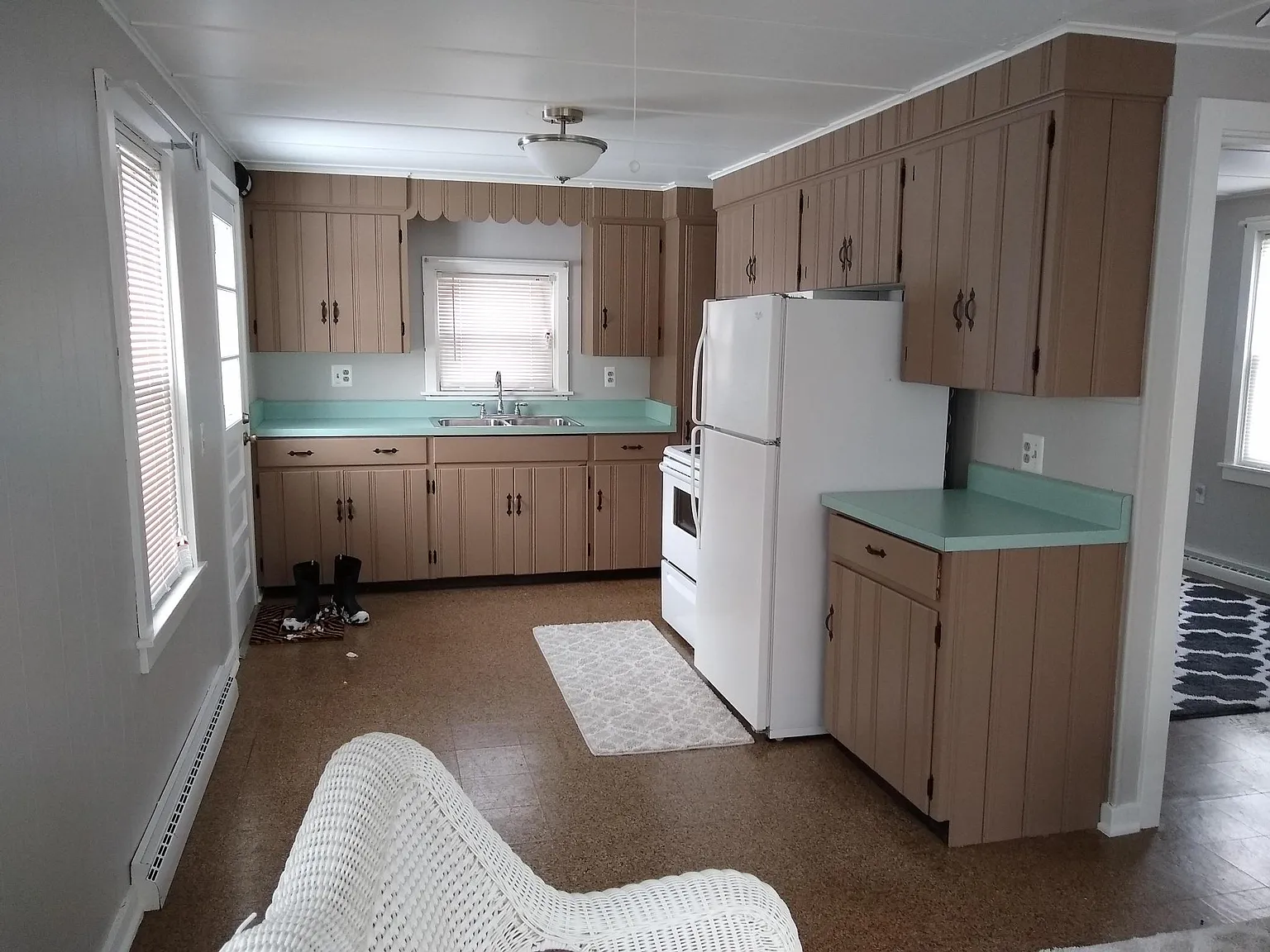 1106 Elfin Ave — Photo 2