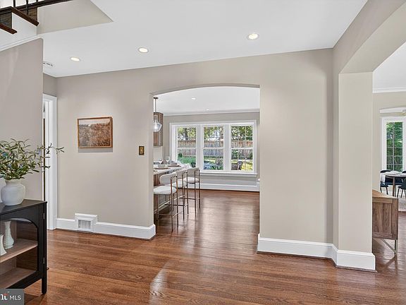 5th image of 7504 Summit Ave
