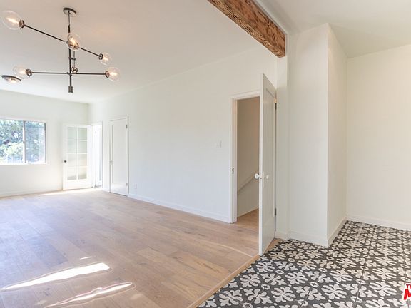 5th image of 1222 N Hoover St #1/2