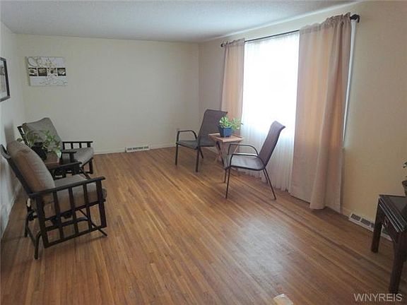 5th image of 28 Rosemead Ln
