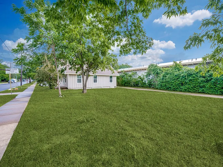 204 Normal St — Photo 12