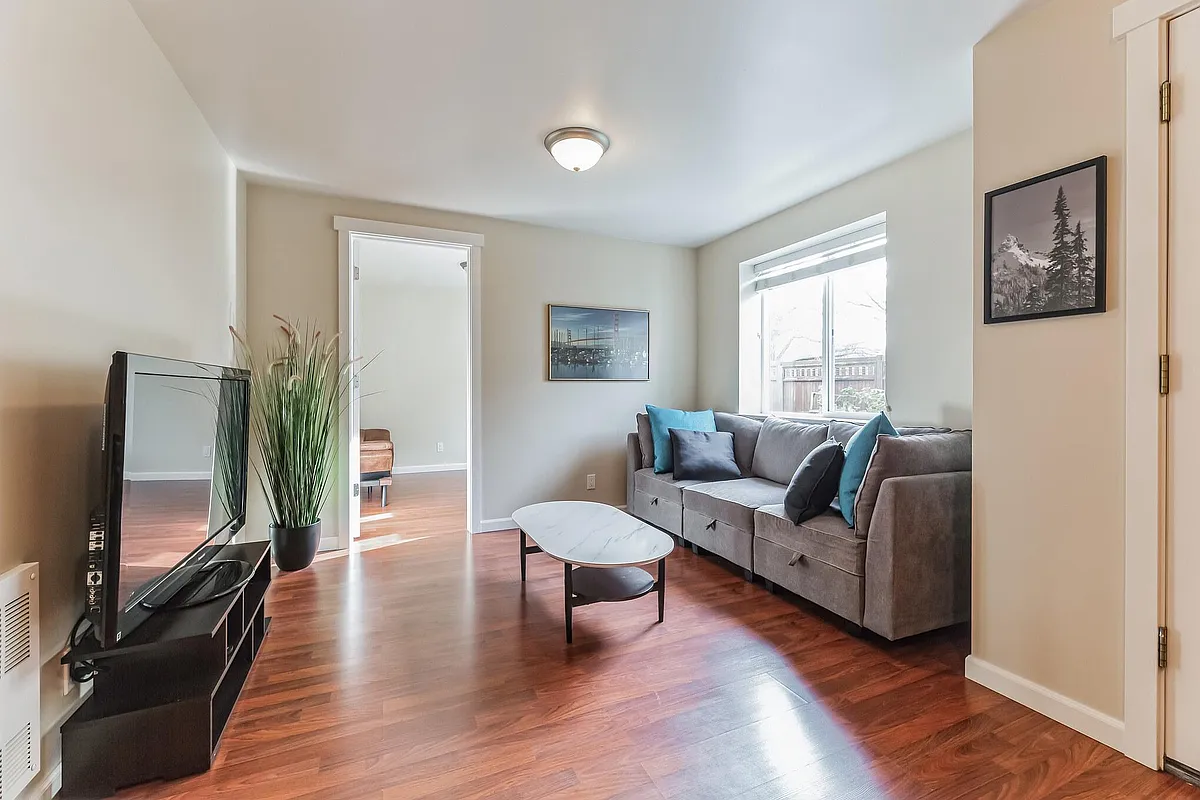 Building Photo - 5921 17th Ave NW #B