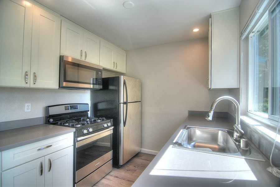 1st image of 300 Franciscan Ct APT 2